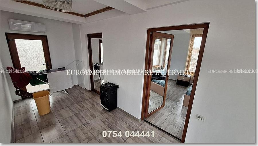 Vila+casa de vanzare zona Km 5 - 11