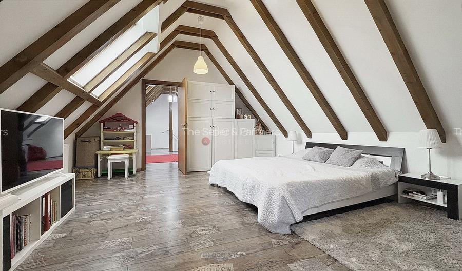 Suprafata generoasa de 100 mp utili - 10