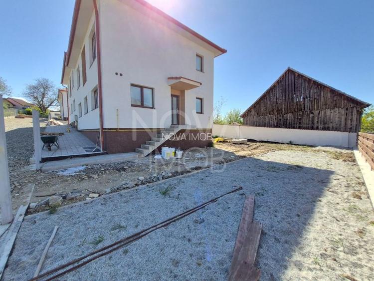 Casa tip duplex, la alb - Sura Mica - COMISION 0 - 2