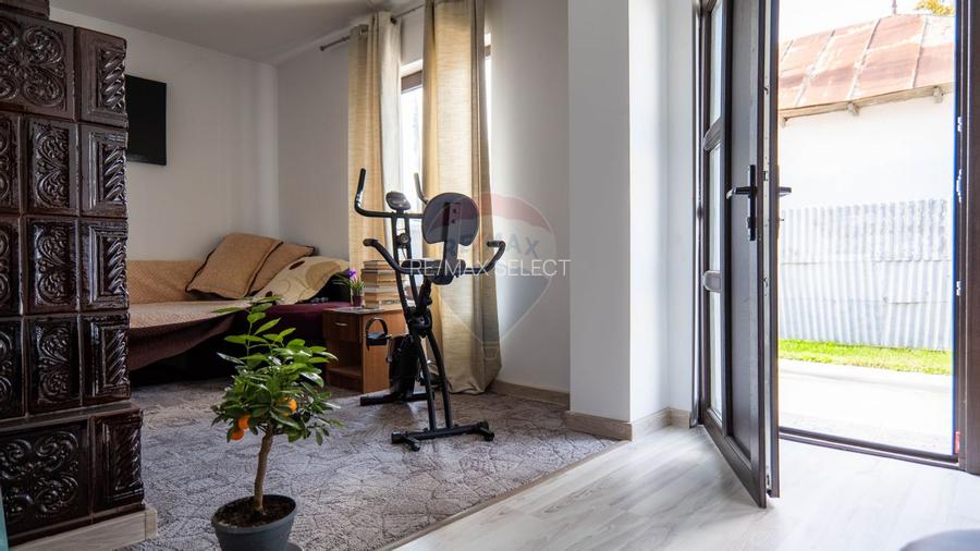 Vanzare vila si spațiu comercial, gradina si garaj-zona Corbii Mari - 10