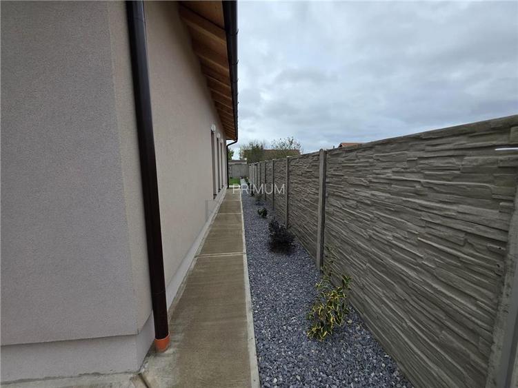 Duplex separat prin baie -  complet mobilata - toate utilitatile. - 4