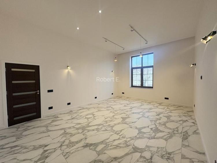 Apartament ultracentral de 154 mp construiți, situat pe Bd. Revoluției   - 4