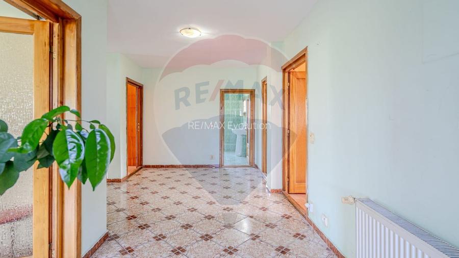 Vila rezidential/  gradina de vis/sera/ panouri/ Sanpetru! - 13