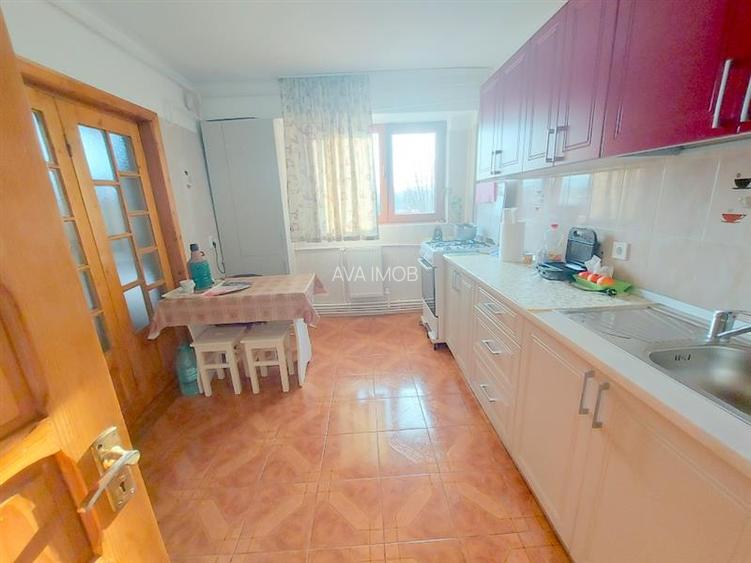 Apartament 3 camere decomandat, zona Mioritei - 12