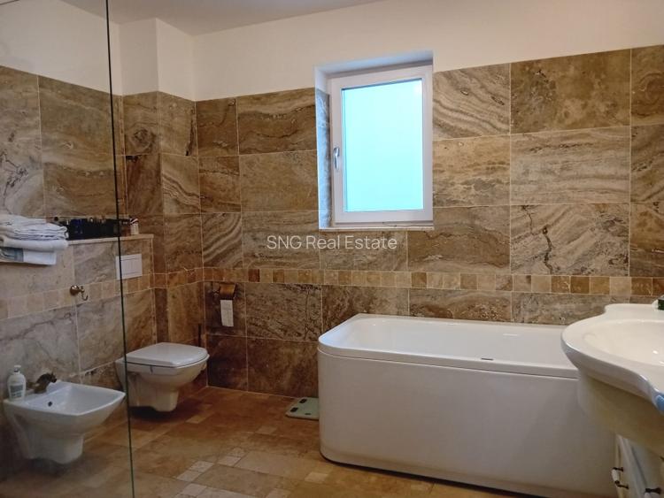 De vanzare vila exceptionala in stil Neo Romanesc cu vedere la lac si padure - 15