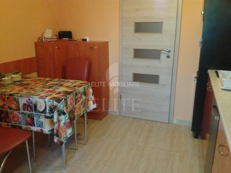 Apartament 3 camere în zona STRAZII BUCURESTI - 12