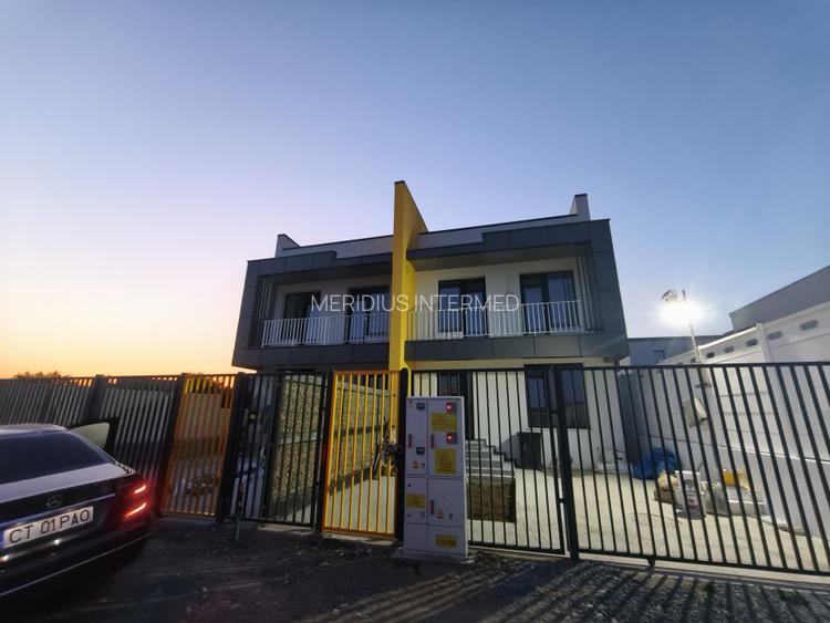 Vanzare vila moderna cu terasa circulabila imensa - 2