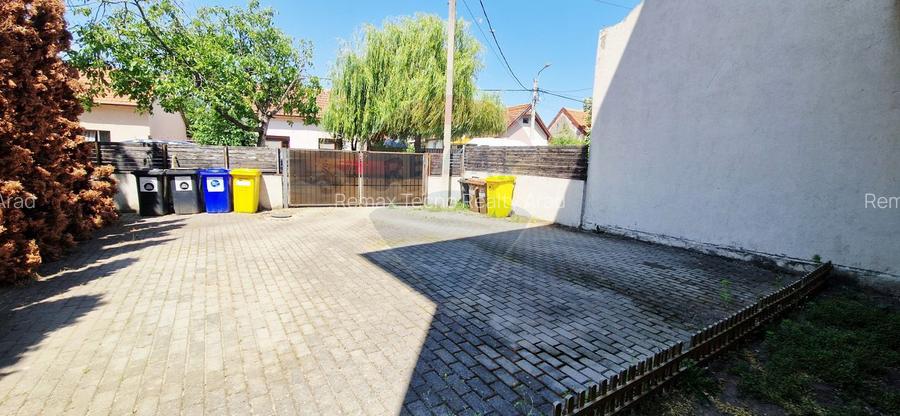 Apartament cu 3 camere, curte și loc de parcare zona Alfa - 13