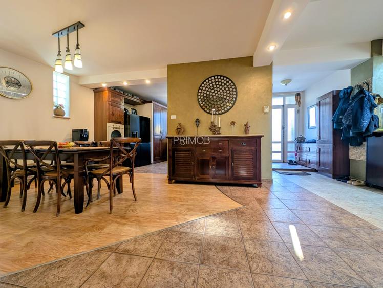 Vila superba 2003,P+E+M,300mpu,6 cam,teren 400mp,colt,renovata,tip mediteranean - 4