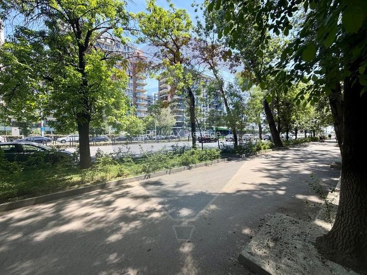 Apartament cu 3 camere de vânzare în zona Drumul Taberei - 2