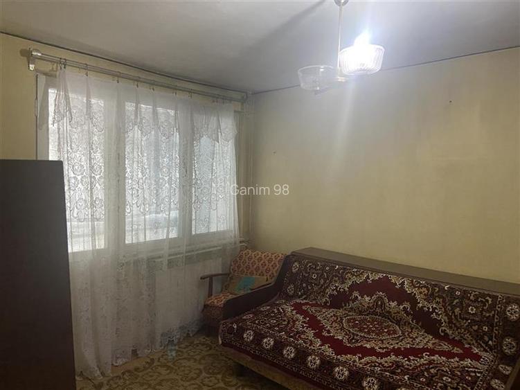 Apartament 3 camere , zona Sud , et 3 4 , decomandat ,52 mp - 2