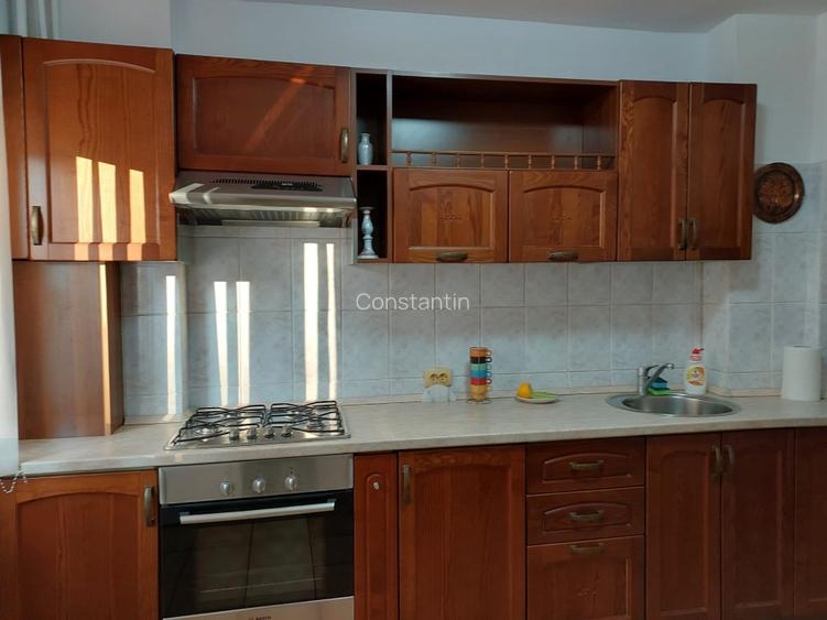 Închiriez apartament 2 camere, Ploiești, Piața Mihai Viteazul - 10