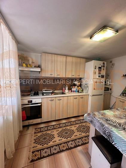 Casa de vanzare, 3 camere,  situata in zona CET - 8