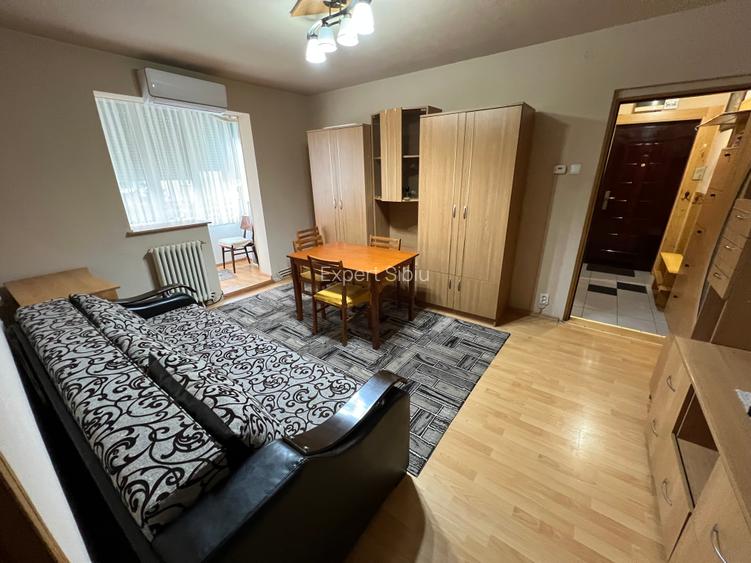 INCHIRIEZ  apartament 3 camere,semidecomandat,zona Mihai Viteazul - 3