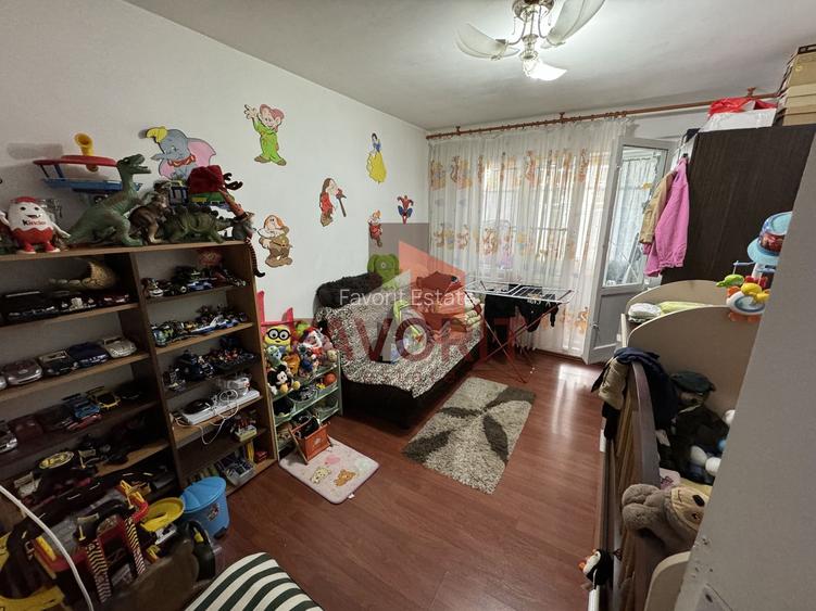 Etaj intermediar. Pozitie excelenta. Boxa in CF - 13