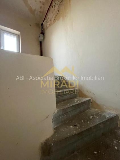 Vanzare apartament in vila 6 CAMERE compus din D P M din D P 1 M - 20