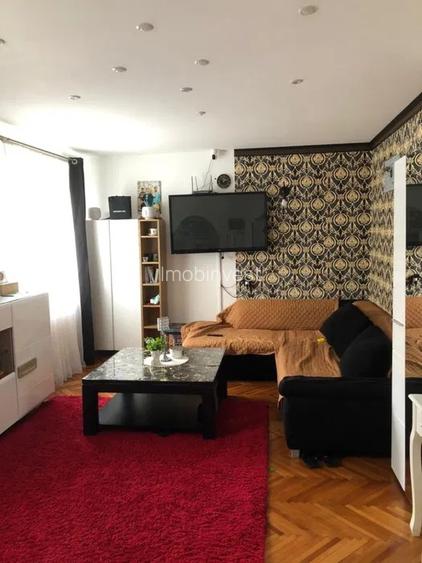 De vanzare apartament 3 camere conf. 1 decomandat pe str,Cugir la et 1 sup. 80mp - 4