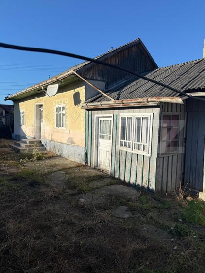 Casa batraneasca, 50 mp si teren intravilan 4900 mp, Udesti