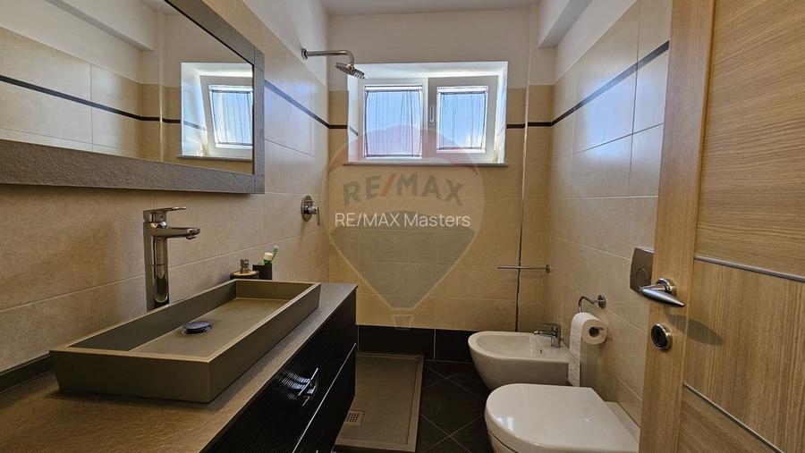 Casă / Vilă de lux cu 8 camere de vânzare in Obcini, Suceava - 43