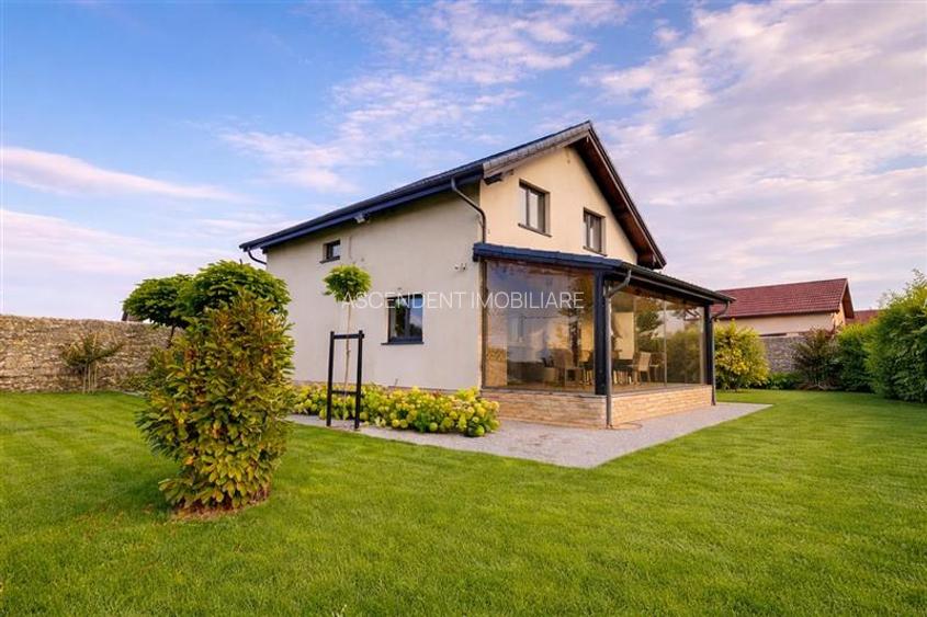 Resedinta high-tech, lot privat 1.000 mp, Tarlungeni, Brasov: Tur LIVE! - 2