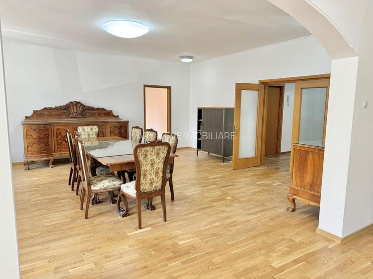 Proprietate spatioasa si versatila, formata din hochparter inalt si demisol - 20