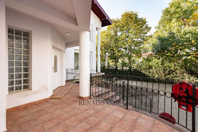 Timisoara - Girocului Vila 12 Camere 4 Bai | 497mp Utili 1373mp Teren - 37