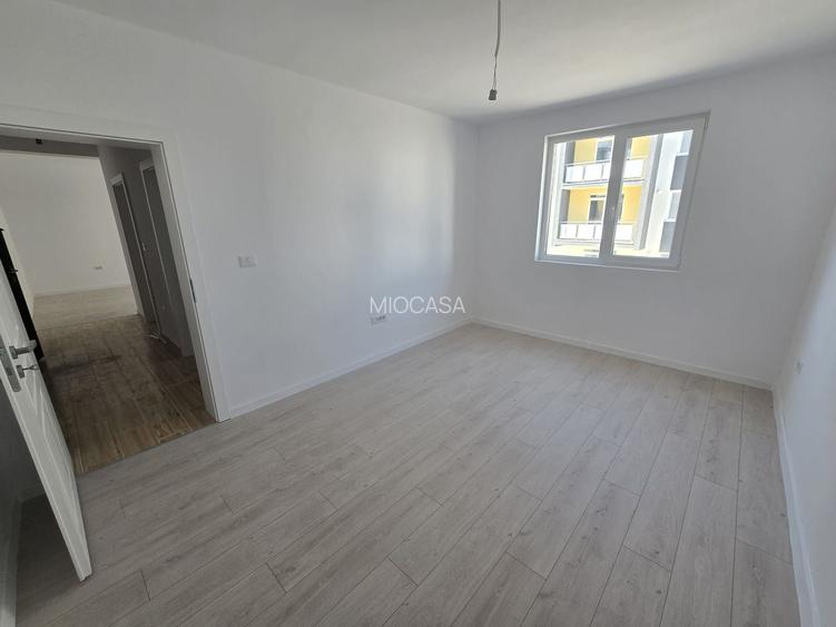 Model spatios. Decomandat. Etaj intermediar - 7