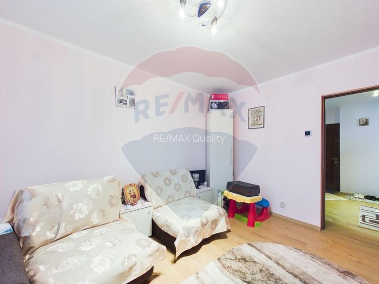 4 camere de vanzare in Rahova, la sosea, langa piata, renovat decent - 2