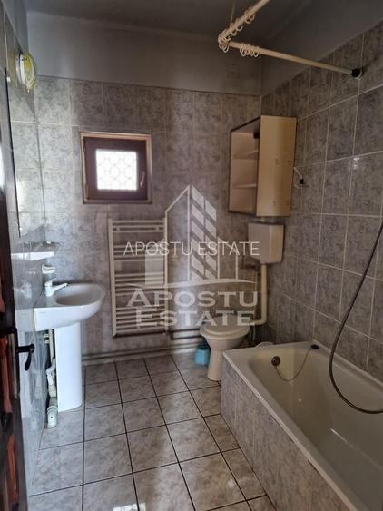 Casa familiala cu spatiu comercial si garaj P+1E+M 720 Mp - 22