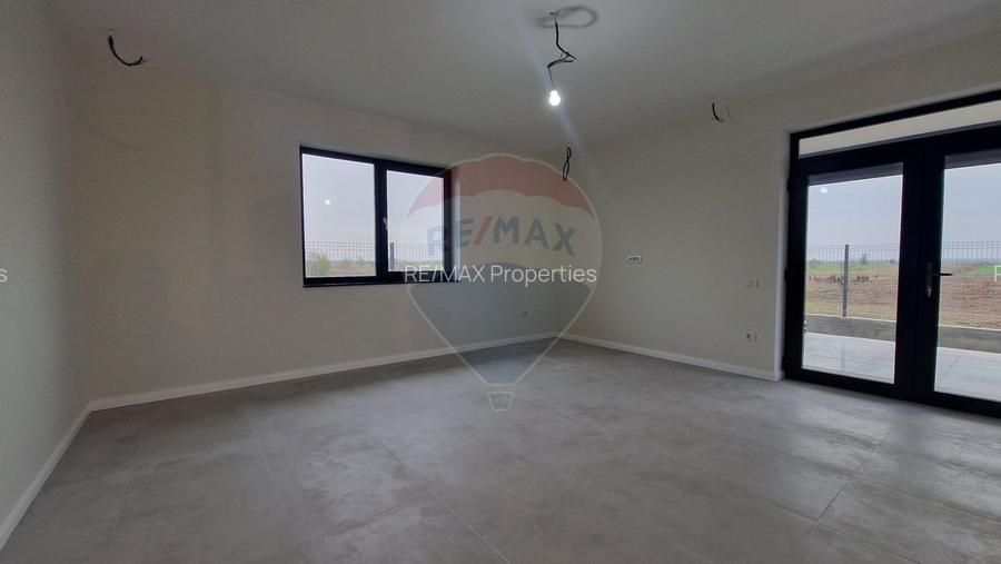 Casă / Vilă cu 3 camere de vânzare Ciocanesti - 13