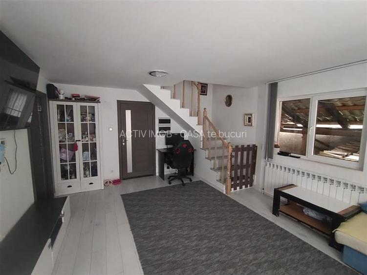 Petrosnita, Casa la Curte cu Garaj si Teren de 900 Mp - 2