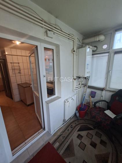 Apratament cu 3 camere decomnadat, etajul 3/4, zona Nicolina - 9