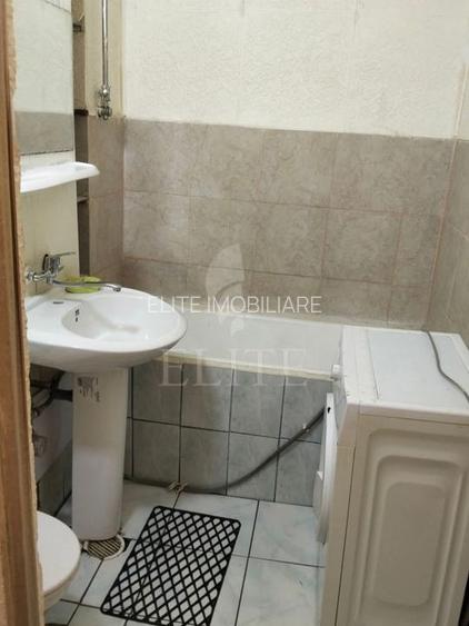 Garsoniera în zona LA TERENURI - 6