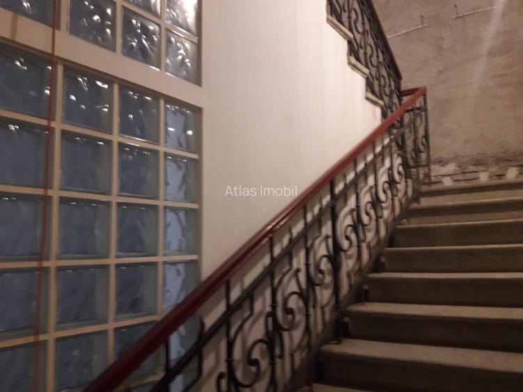 Ofer spre inchiriere 4 sau mai multe incaperi la etajul 1  in zona ultracentrala - 2