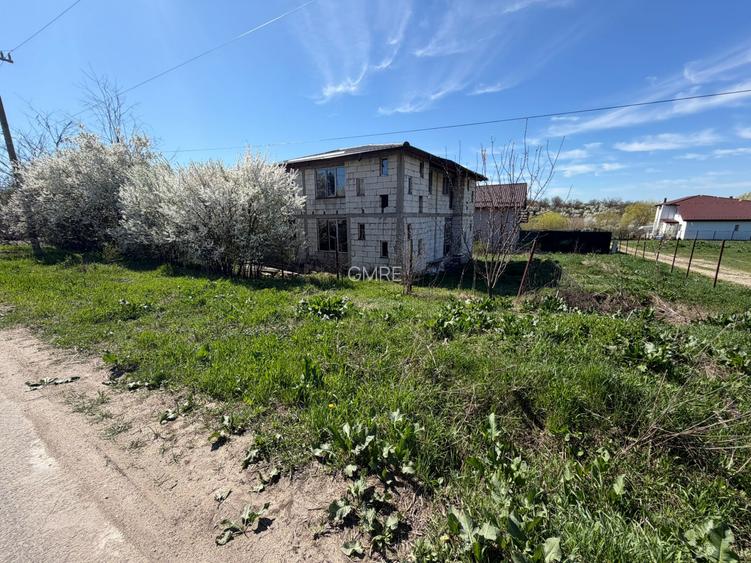 Vila individuala la roșu- teren 500 mp - vecinătate lac str Orhideelor - 3