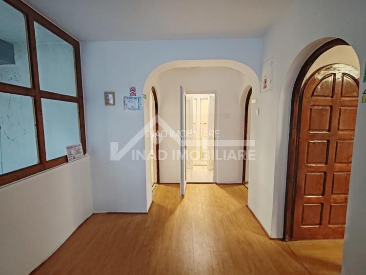 Casă de închiriat, Strada Republicii,  D+P+2E, curte proprie de 550 mp - 5