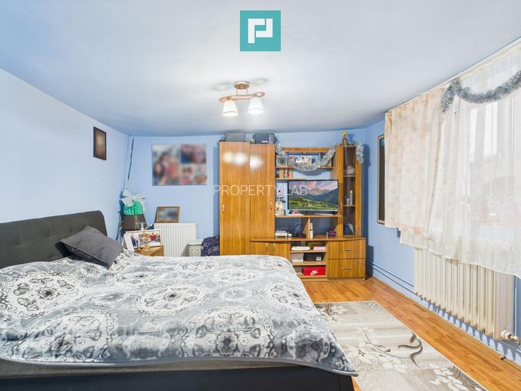 Două case pe un teren generos în Ghiroda - 24