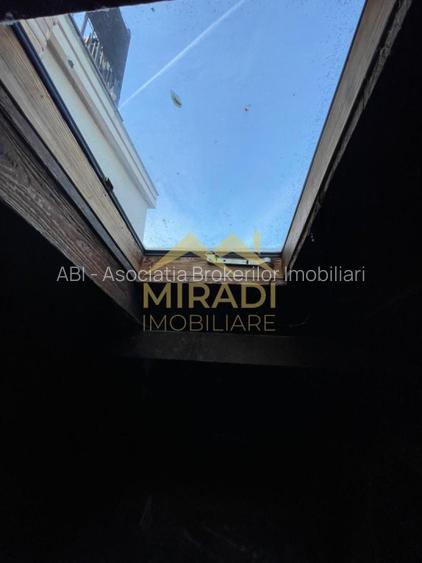 Vanzare apartament in vila 6 CAMERE compus din D P M din D P 1 M - 22