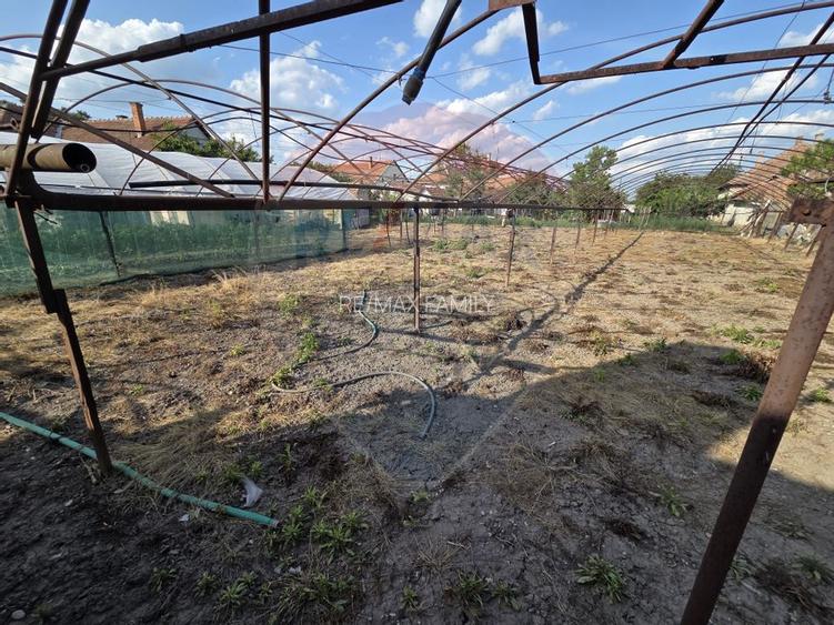 Casă cu gradina si solarii de legume - 18