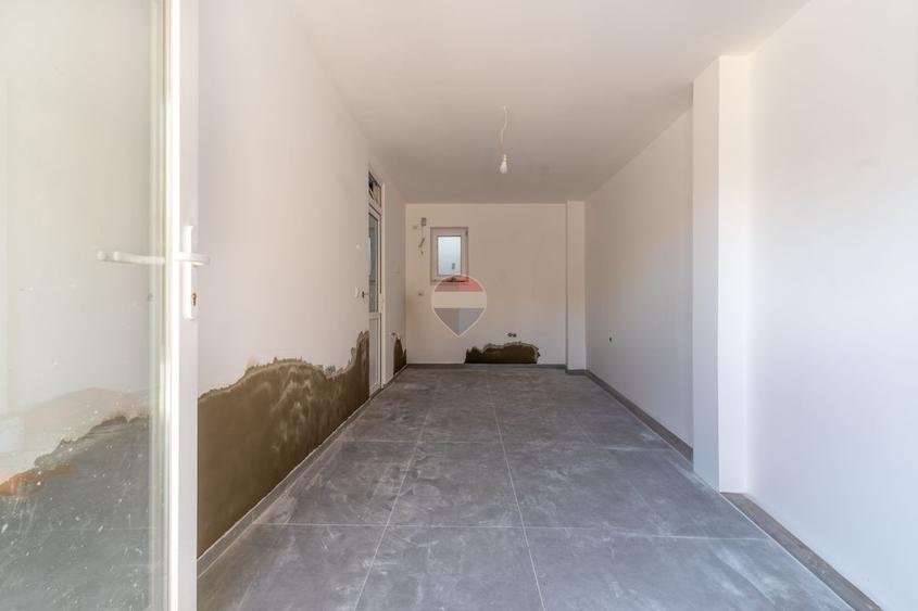 Casă / Vilă cu 5 camere de închiriat în zona Dambul Rotund
