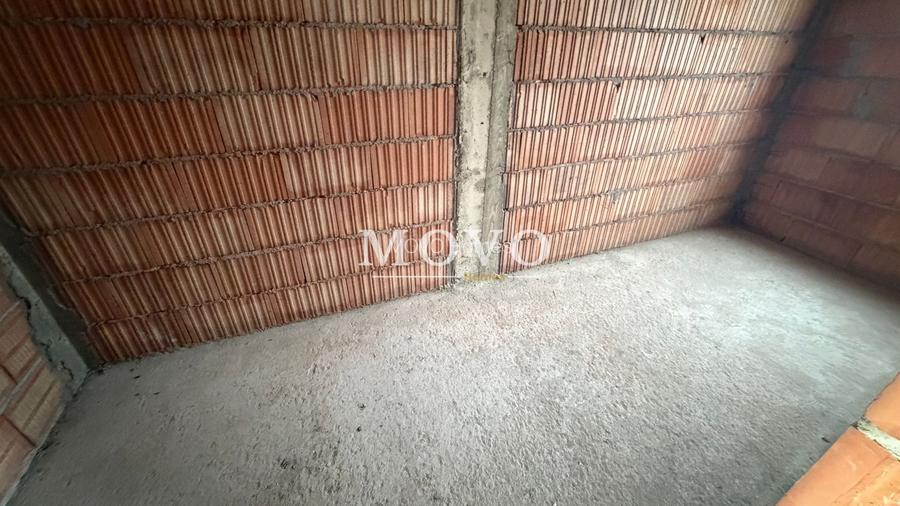 Duplex despartit | 4 camere | Asfalt si toate utilitatile | Zona excelenta