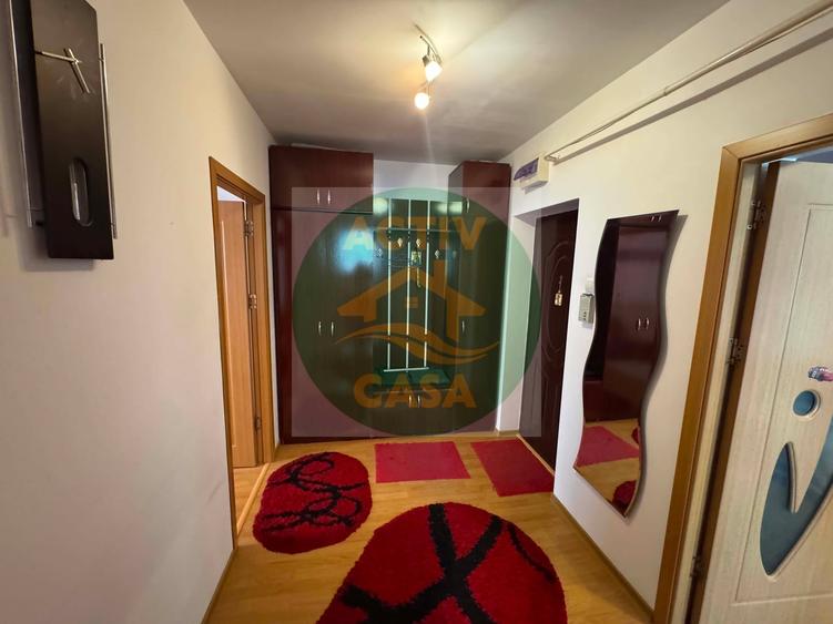 DE VÂNZARE – APARTAMENT CU 3 CAMERE