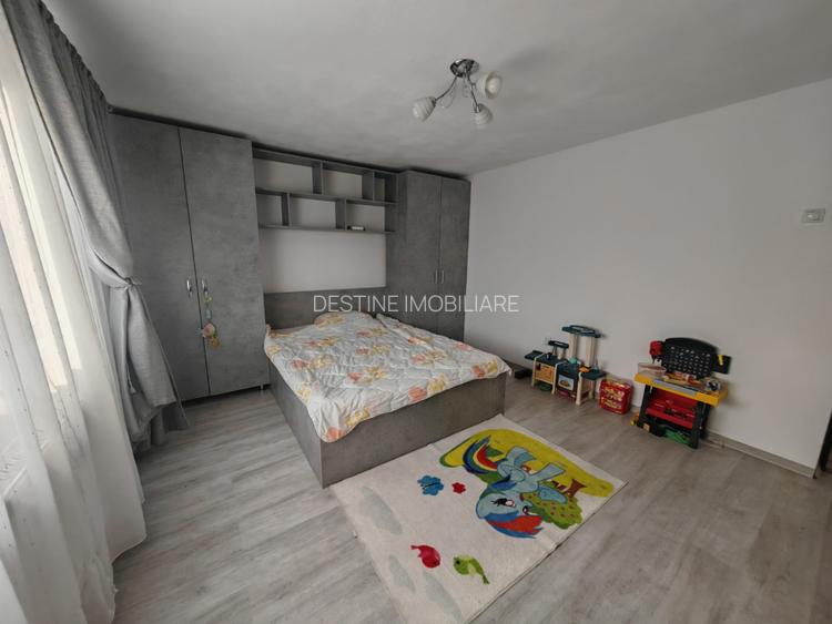 Constructie S+P+1E+M si teren 2000 mp, I.L. Caragiale, Dambovita - 2