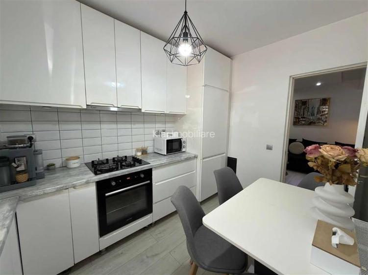 Apartament 3 camere la cheie, parcare! Zona Sub Cetate! - 2