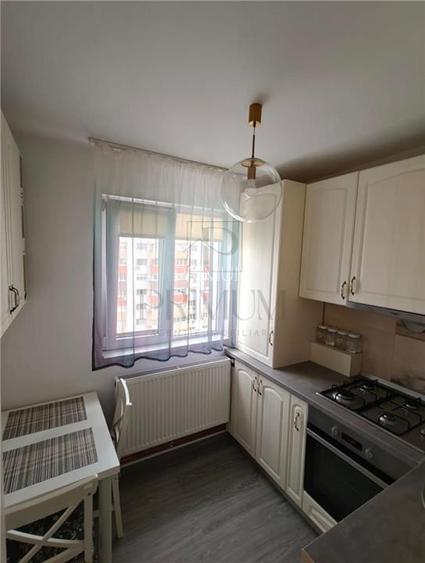 Gheorghe Lazar - 2 Camere - Decomandat - Etaj intermediar cu LIFT - Centrala ter - 8