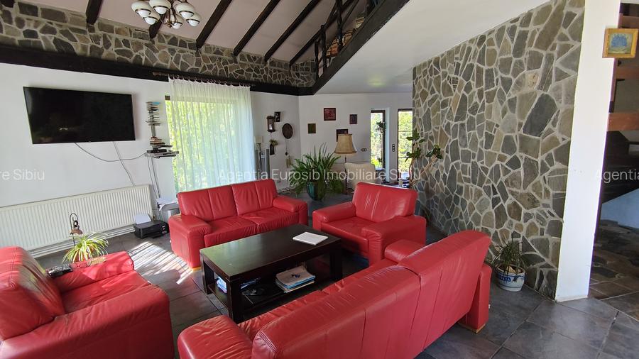Pensiune si casa de locuit cu 3200 mp teren in Sibiu cartier Gusterita - 14
