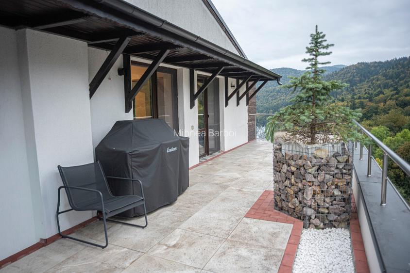 Apartament de lux cu 3 camere si terasa în Sinaia – 128 mp utili, parcare  - 9