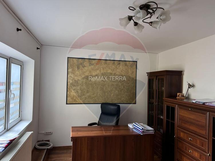 Spațiu comercial/birouri, acces separat, suprafață generoasă - 2