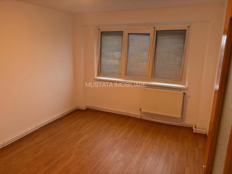 - Apartament 3 camere confort 1 decomandat, etaj 7/10, Viziru 3. - 4