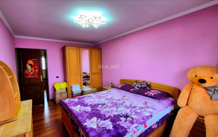 Cauți o casă mare sau spațiu pentru business? Aici le ai pe ambele! - 9